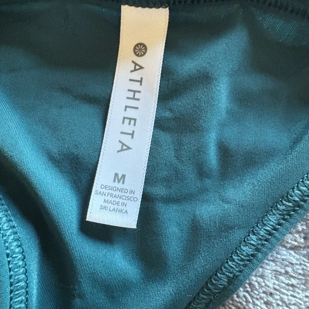 Athleta Ultimate Hybrid Tank – NWT – Size Medium - Picture 4 of 7